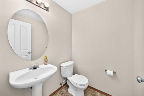 168 Somerglen Common Sw, Calgary, AB - Indoor Photo Showing Bathroom