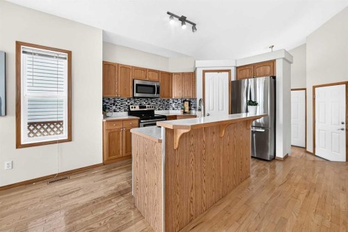 168 Somerglen Common Sw, Calgary, AB - Indoor Photo Showing Kitchen