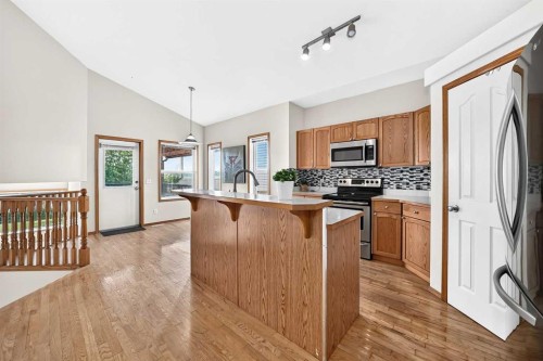 168 Somerglen Common Sw, Calgary, AB - Indoor Photo Showing Kitchen