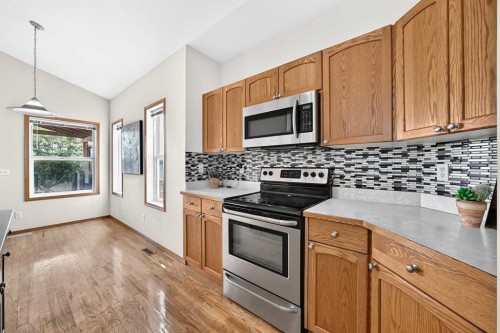 168 Somerglen Common Sw, Calgary, AB - Indoor Photo Showing Kitchen