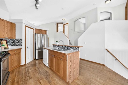 168 Somerglen Common Sw, Calgary, AB - Indoor Photo Showing Kitchen With Double Sink