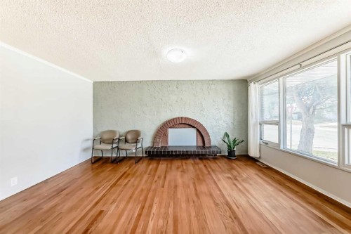 6840 4 Avenue Ne, Calgary, AB - Indoor Photo Showing Other Room
