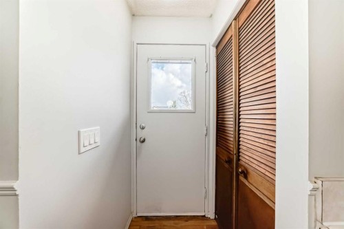 6840 4 Avenue Ne, Calgary, AB - Indoor Photo Showing Other Room