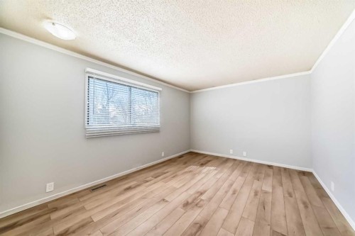 6840 4 Avenue Ne, Calgary, AB - Indoor Photo Showing Other Room