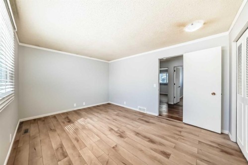 6840 4 Avenue Ne, Calgary, AB - Indoor Photo Showing Other Room