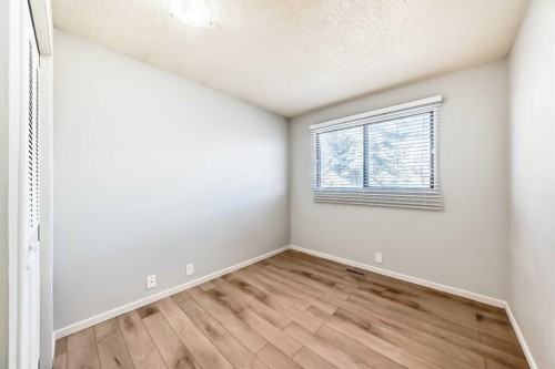 6840 4 Avenue Ne, Calgary, AB - Indoor Photo Showing Other Room