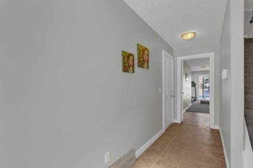 10 West Cedar Rise Sw, Calgary, AB - Indoor Photo Showing Other Room