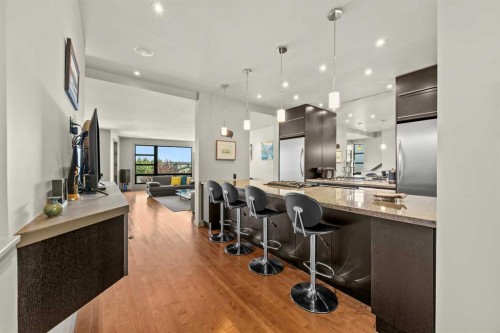 1937 28 Avenue Sw, Calgary, AB - Indoor Photo Showing Kitchen With Upgraded Kitchen