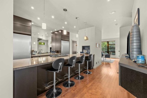 1937 28 Avenue Sw, Calgary, AB - Indoor Photo Showing Kitchen With Upgraded Kitchen