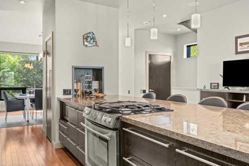 1937 28 Avenue Sw, Calgary, AB - Indoor Photo Showing Kitchen With Upgraded Kitchen