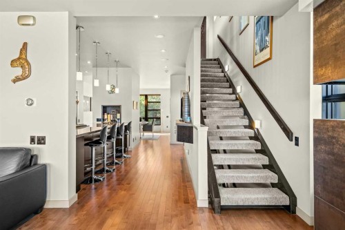 1937 28 Avenue Sw, Calgary, AB - Indoor Photo Showing Other Room