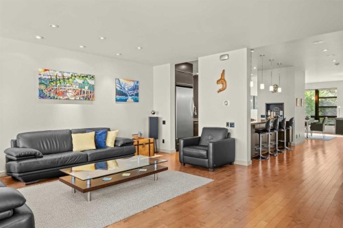 1937 28 Avenue Sw, Calgary, AB - Indoor Photo Showing Living Room