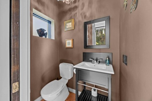 1937 28 Avenue Sw, Calgary, AB - Indoor Photo Showing Bathroom