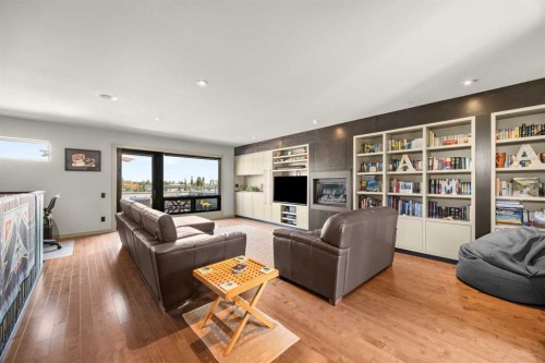 1937 28 Avenue Sw, Calgary, AB - Indoor Photo Showing Living Room