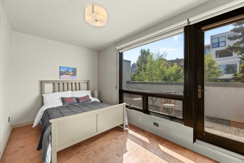 1937 28 Avenue Sw, Calgary, AB - Indoor Photo Showing Bedroom