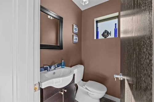 1937 28 Avenue Sw, Calgary, AB - Indoor Photo Showing Bathroom