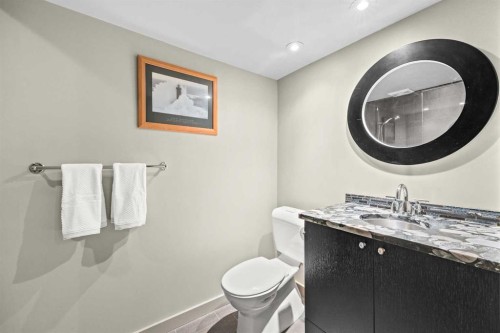1937 28 Avenue Sw, Calgary, AB - Indoor Photo Showing Bathroom