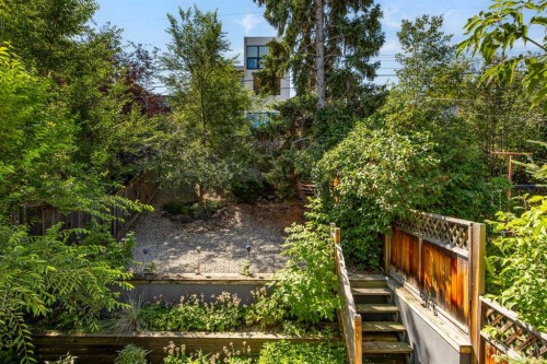 1937 28 Avenue Sw, Calgary, AB - Outdoor