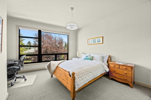 1937 28 Avenue Sw, Calgary, AB - Indoor Photo Showing Bedroom