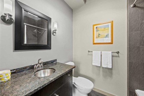 1937 28 Avenue Sw, Calgary, AB - Indoor Photo Showing Bathroom