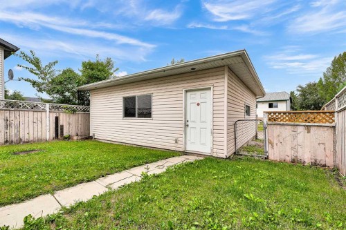 7097 Laguna Way Ne, Calgary, AB - Outdoor