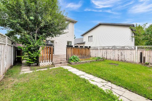 7097 Laguna Way Ne, Calgary, AB - Outdoor