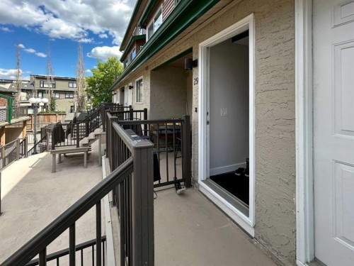29-2400 15 Street Sw, Calgary, AB - Outdoor With Exterior