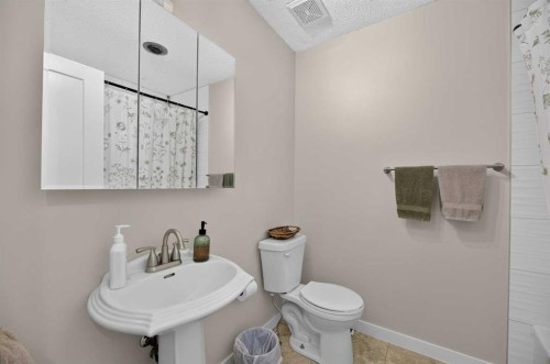 5509 57 Avenue, Olds, AB - Indoor Photo Showing Bathroom
