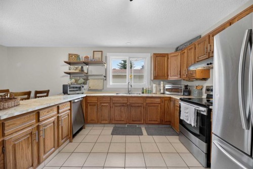 5509 57 Avenue, Olds, AB - Indoor Photo Showing Kitchen With Double Sink