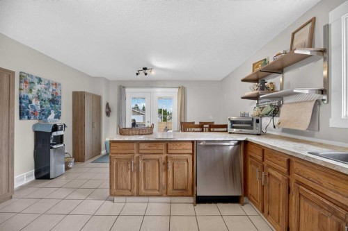 5509 57 Avenue, Olds, AB - Indoor Photo Showing Kitchen