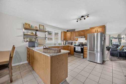 5509 57 Avenue, Olds, AB - Indoor Photo Showing Kitchen