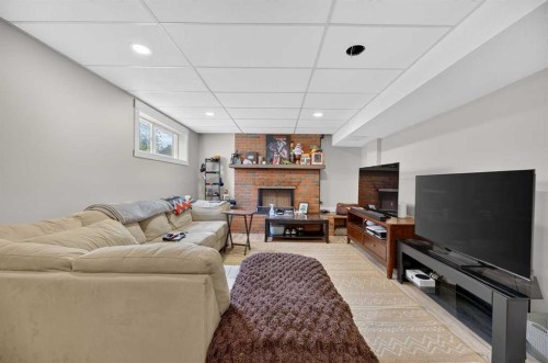5509 57 Avenue, Olds, AB - Indoor With Fireplace