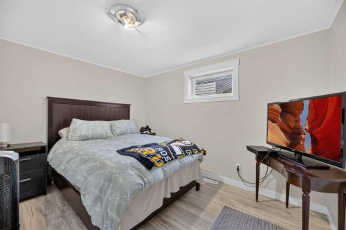 5509 57 Avenue, Olds, AB - Indoor Photo Showing Bedroom