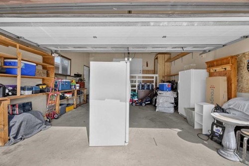 5509 57 Avenue, Olds, AB - Indoor Photo Showing Garage