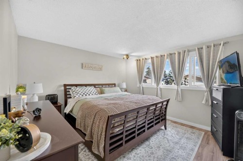 5509 57 Avenue, Olds, AB - Indoor Photo Showing Bedroom