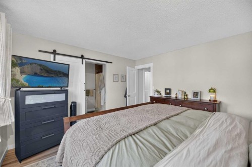 5509 57 Avenue, Olds, AB - Indoor Photo Showing Bedroom
