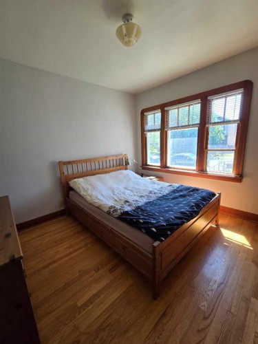 1536 23 Avenue Nw, Calgary, AB - Indoor Photo Showing Bedroom