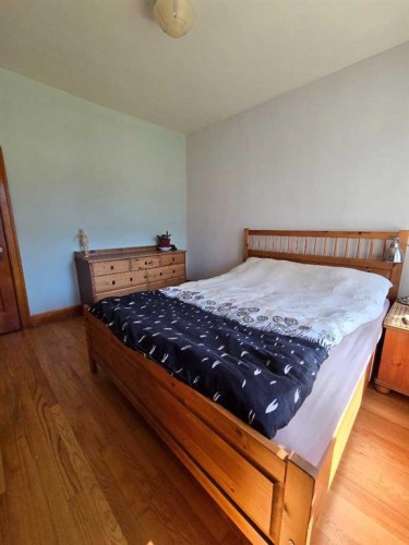 1536 23 Avenue Nw, Calgary, AB - Indoor Photo Showing Bedroom
