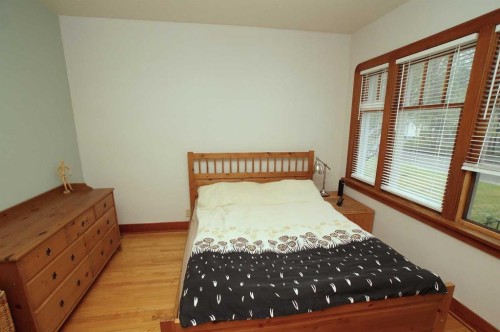 1536 23 Avenue Nw, Calgary, AB - Indoor Photo Showing Bedroom