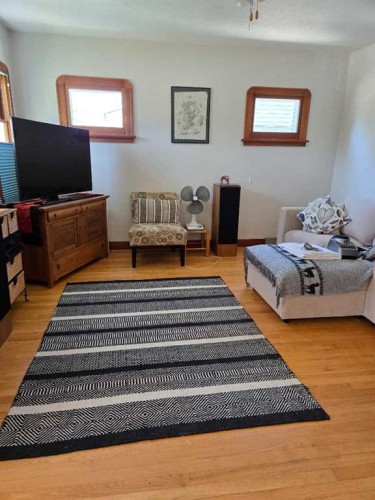 1536 23 Avenue Nw, Calgary, AB - Indoor Photo Showing Bedroom