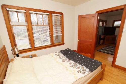 1536 23 Avenue Nw, Calgary, AB - Indoor Photo Showing Bedroom