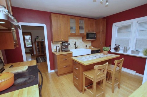1536 23 Avenue Nw, Calgary, AB - Indoor Photo Showing Kitchen