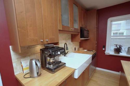1536 23 Avenue Nw, Calgary, AB - Indoor Photo Showing Kitchen