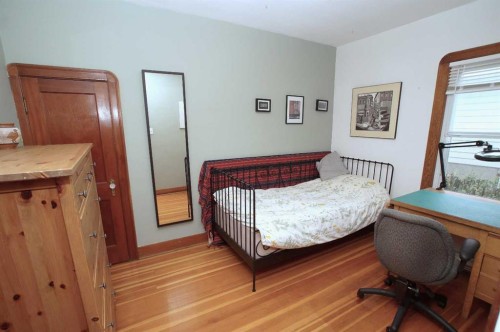 1536 23 Avenue Nw, Calgary, AB - Indoor Photo Showing Bedroom
