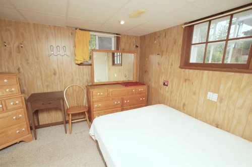 1536 23 Avenue Nw, Calgary, AB - Indoor Photo Showing Bedroom