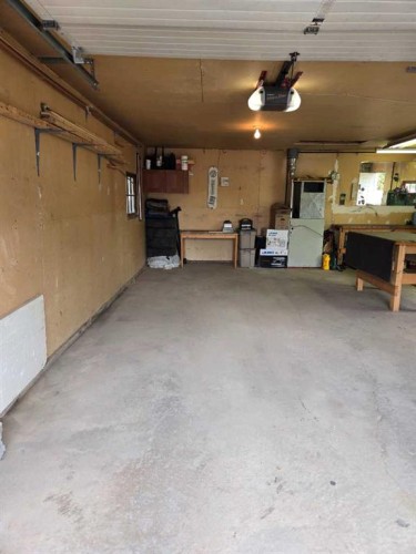 1536 23 Avenue Nw, Calgary, AB - Indoor Photo Showing Garage