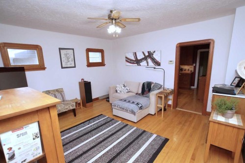 1536 23 Avenue Nw, Calgary, AB - Indoor