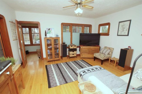 1536 23 Avenue Nw, Calgary, AB - Indoor