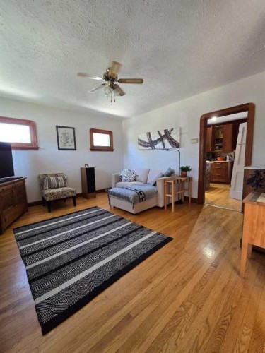 1536 23 Avenue Nw, Calgary, AB - Indoor