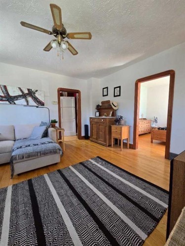 1536 23 Avenue Nw, Calgary, AB - Indoor Photo Showing Bedroom
